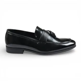 Schwarze Herren-Slipper aus hochglänzendem Lackleder mit Quasten