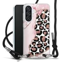 DeinDesign Handyhülle Leopard Glitzer Look Marmor Patterns and Textures Smooth Pink, Samsung Galaxy A56 5G Handykette Hülle mit Band Case zum Umhängen
