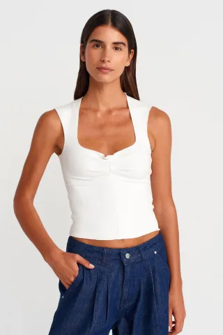 Figurbetontes ärmelloses Crop-Top mit quadratischem Ausschnitt