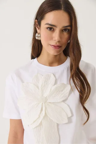Blumenmuster Rundhals-T-Shirt mit Accessoire-Detail