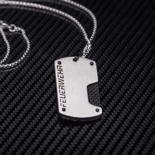 Halskette | Einsatzgeil | CARBON | Vorderseite Gravur "Feuerwehr" | hinten mit oder ohne personalisierter Gravur | Anhänger 40x22mm | Kette 60cm lang OHNE Gravur | nicht personalisiert