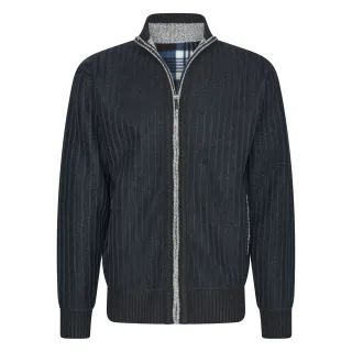 Cappuccino Italia Bounded Jacket für Herren. Die Bounded Jacke besteht zu 100 % aus Polyester und hat einen klassischen Schnitt.
