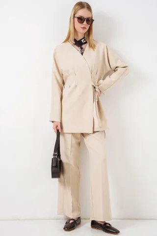 Langer Gürtel-V-Ausschnitt-Jacke