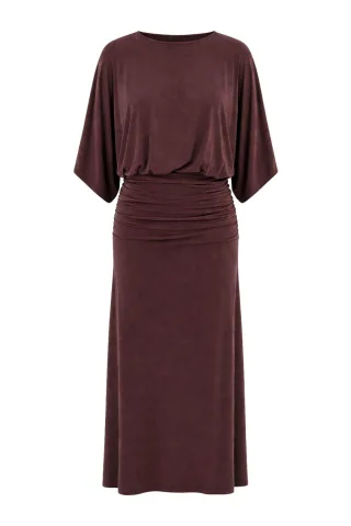 Kleid aus Strick mit Rundhalsausschnitt in Midi-Länge