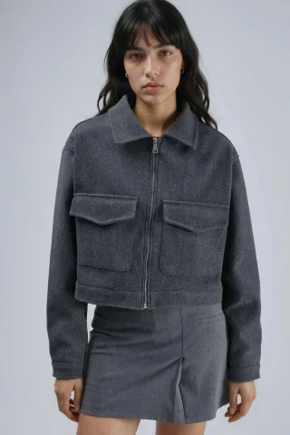 Crop-Gabardine-Jacke mit Reißverschluss und Tasche