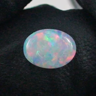 0,81 ct White Opal Multicolor Vollopal aus Coober Pedy Fire