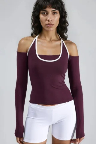 Slim-Fit Strickbluse mit U-Ausschnitt und Kontrastkante