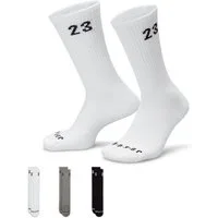 Nike Funktionssocken U J ESSENTIAL CREW 3PR - 144 für sportliche Aktivitäten, mit Dämpfung, stützende Passform