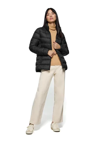 Ultralight-Jacke Susanne schwarz mit Rigby Go Aufnäher