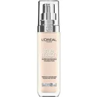 L'ORÉAL PARIS Foundation TRUE MATCH FOUNDATION, lässt sich mühelos verblenden, ohne sichtbare Ränder zu hinterlassen