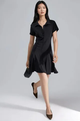 Crepe-Minikleid mit Knopfverschluss und Polo-Kragen