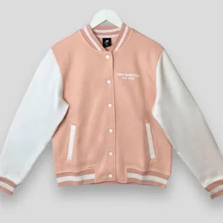 New Balance Damen Varsity Bomberjacke in Rosa