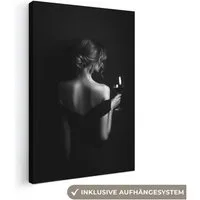 OneMillionCanvasses® Leinwandbild Frau - Wein - Kleid, Fotodruck (1 St), Leinwand Canvas Wandbild, Wanddekoration 20x30 cm
