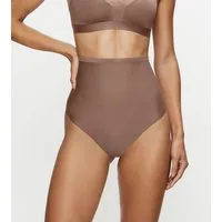 Triumph Shapingstring Shape Smart formend, leicht, nahtlos, elastisch, mit Power-Mesh-Zonen