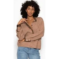 SASSYCLASSY Cardigan Cardigan mit Rüschen für Damen Feminine Strickjacke mit Leo Applikationen aus weichem Strick