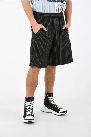 Bleistift-Shorts mit Streifen und Kordelzug in der Taille, in Schwarz