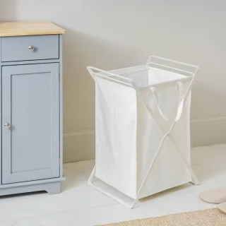 Yamazaki Wäschesammler herausnehmbare Tasche Tower – Metall weiß. Helle Ästhetik und praktische Funktion für ein perfekt organisiertes Badezimmer.