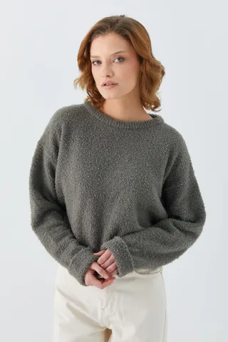 Plüschstrukturierter kurz geschnittener Strickpullover