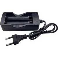 Trade-Shop Ladegerät passend für 3,7V Li-Ion Akkus wie 17650, 17670, 14650, 18650 Netzteil (Zum Laden von 2 Batterien gleichzeitig / LED-Anzeige für den Ladestand)