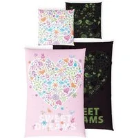 Carpe Sonno Kinderbettwäsche 135x200 +10 SPIELE +KINDERBUCH Baumwoll Bettwäsche Kind Jungen Mädchen, Renforcé, 2 teilig, Süße Rosa Bettwäsche geblümt Herz Blumen Bunt Herzchen