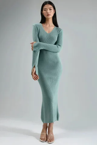 V-Ausschnitt Texturiertes Maxikleid aus Strick mit Schlitz