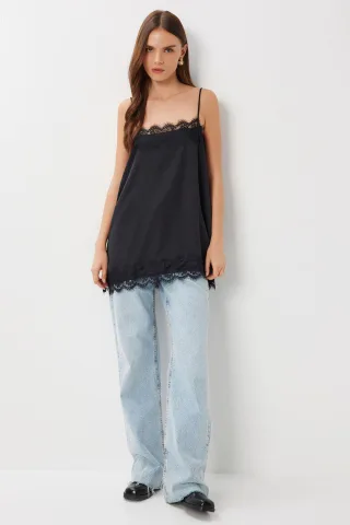 Spitzenverzierte Satinbluse