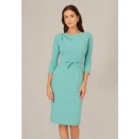 Adrianna Papell Midikleid Drape Neck Sheath Midi Dress Maßgeschneidertes und elegantes Etuikleid