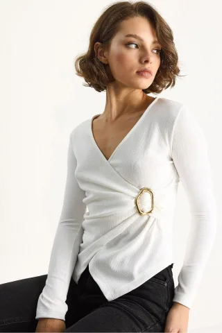 Doppelt knöpfbare Bluse mit Zubehördetail