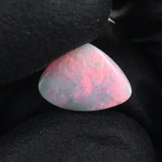 1,76 ct. Semi Black Opal aus Lightning Ridge – Natürliche Farbvielfalt