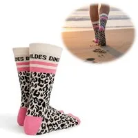 LS-LebenStil Freizeitsocken Coole lustige Socke Gr. 36-40 Spruch "Du Wildes Ding" Leo Damen Witzig (Unisex Statement Socke mit lustigem Spruch / Slogan, 1-Paar, Der lustige Hingucker - geprüfte Qualität - Funny Socks) Geschenk für Muttertag, Valentin