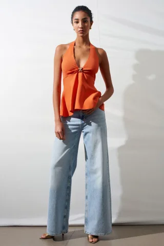 Nahtlose Halter-Peplum-Bluse