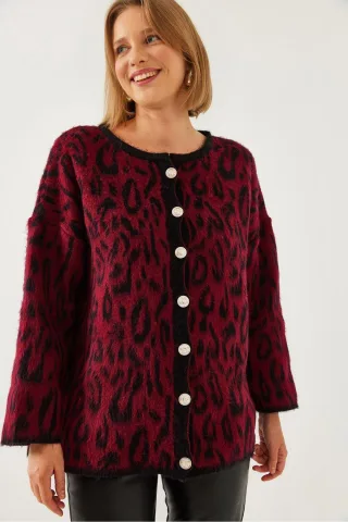 Übergroßer bestickter Strickjacke