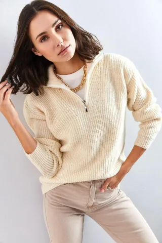 Oversized gestrickter Pullover mit Reißverschlusskragen