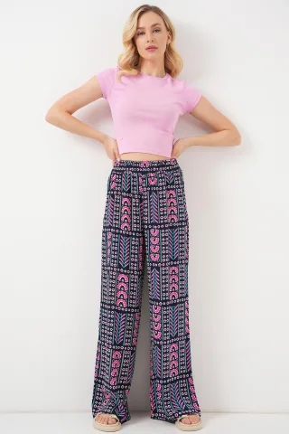 Hoch taillierte geometrisch gestreifte Palazzo-Hose