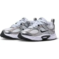 Nike Sportswear V5 RNR Sneaker inspiriert vom Design des Y2K Nike Vomero 5, für Kinder