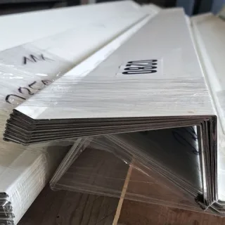 Pultabschluss | 1,60 m Länge | Reinweiß ( RAL 9010 )