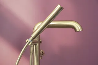 Neuesbad Serie 600 freistehende Wannenarmatur mit Brauseset, Oberfläche: gold gebürstet NB1BQS_R17M1
