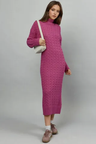 Langarm-Turtleneck-Haarflechter-Strickkleid