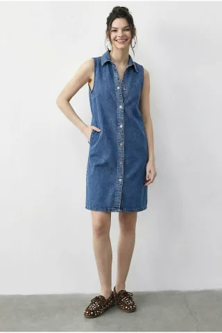 Mini-Denim-Kleid mit Hemdkragen und Tasche