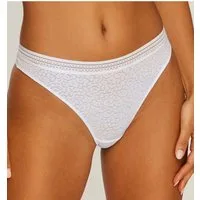 LASCANA String Freya aus Spitze in Leo-Optik mit modischem Bund, sexy Dessous