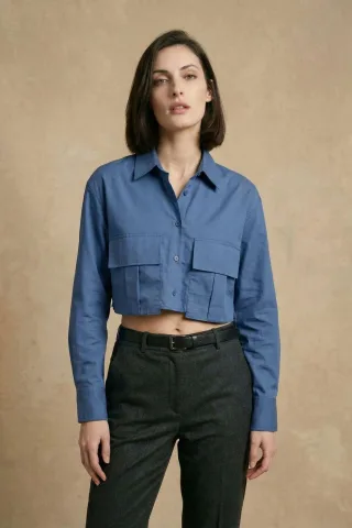 Geschnittenes Button-Up-Hemd mit Tasche