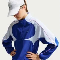 Nike Laufjacke W NK TEMPO SWSH DF JKT wasserabweisend, windabweisend, mit Reißverschluss, Langarm-Design