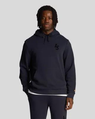 Lyle & Scott Herren Club Emblem Hoodie in Dunkelblau