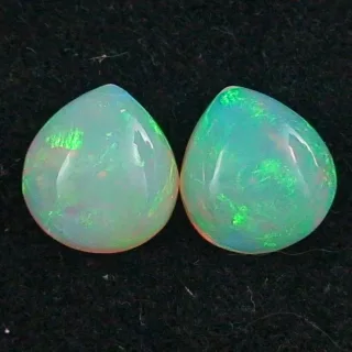 Welo Opal Pärchen 2,17 u. 2,01 ct Multicolor Milchopale Opale