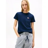 Tommy Jeans Kurzarmshirt TJW REG WAVY FLAG SS TEE EXT Tommy Flag-Badge auf Brust, Jersey aus reiner Baumwolle