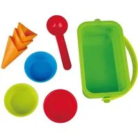Hape Spielwerkzeug Sandspielzeug Maurermeister oder Sandformen Eis, Eisdiele, (8-tlg), Strand, Urlaub, Meer, Schnee Kinderspielzeug - Ideal als Geschenk