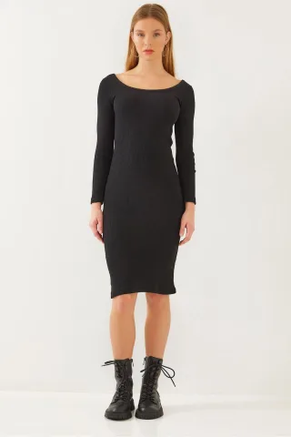 Strukturierte Ripp-Midi-Kleid mit quadratischem Kragen