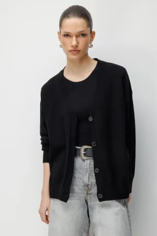Langer Rippstrick-Cardigan mit V-Ausschnitt und Knopfverschluss