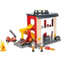 BRIO® Spiel-Feuerwehrwache BRIO® WORLD, Große Feuerwehrstation mit Einsatzfahrzeug
