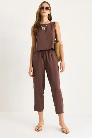 Ärmelloses Crew-Neck-Bluse und Karottenhose Set